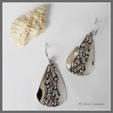 Boucles d oreilles artisanales en fils et perles d argent inspirée par la nature