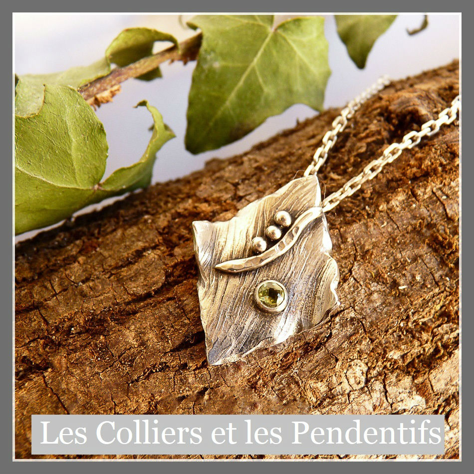 Collier en argent texturé, fil et perles et pierre péridot vert